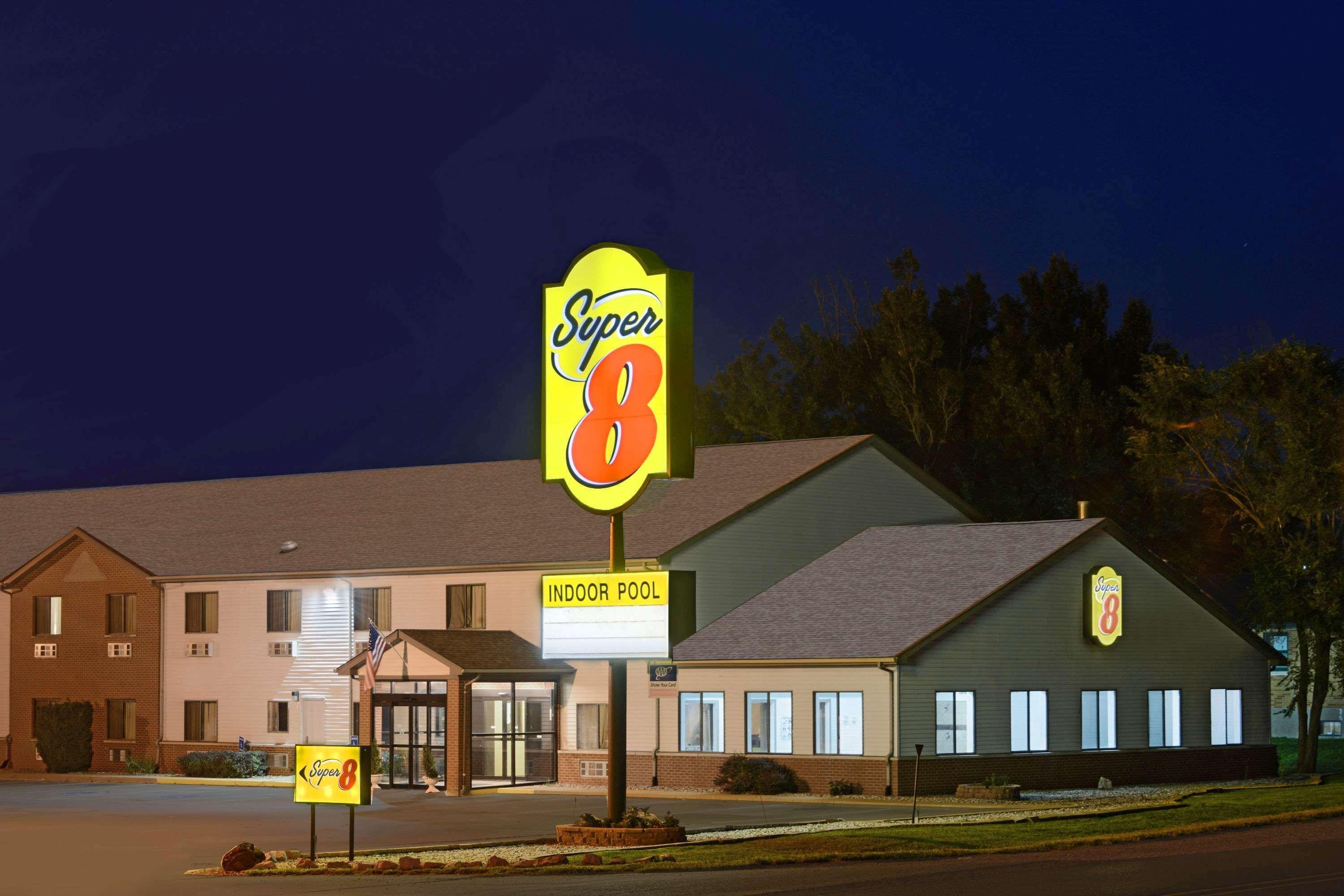 Super 8 By Wyndham Hotel