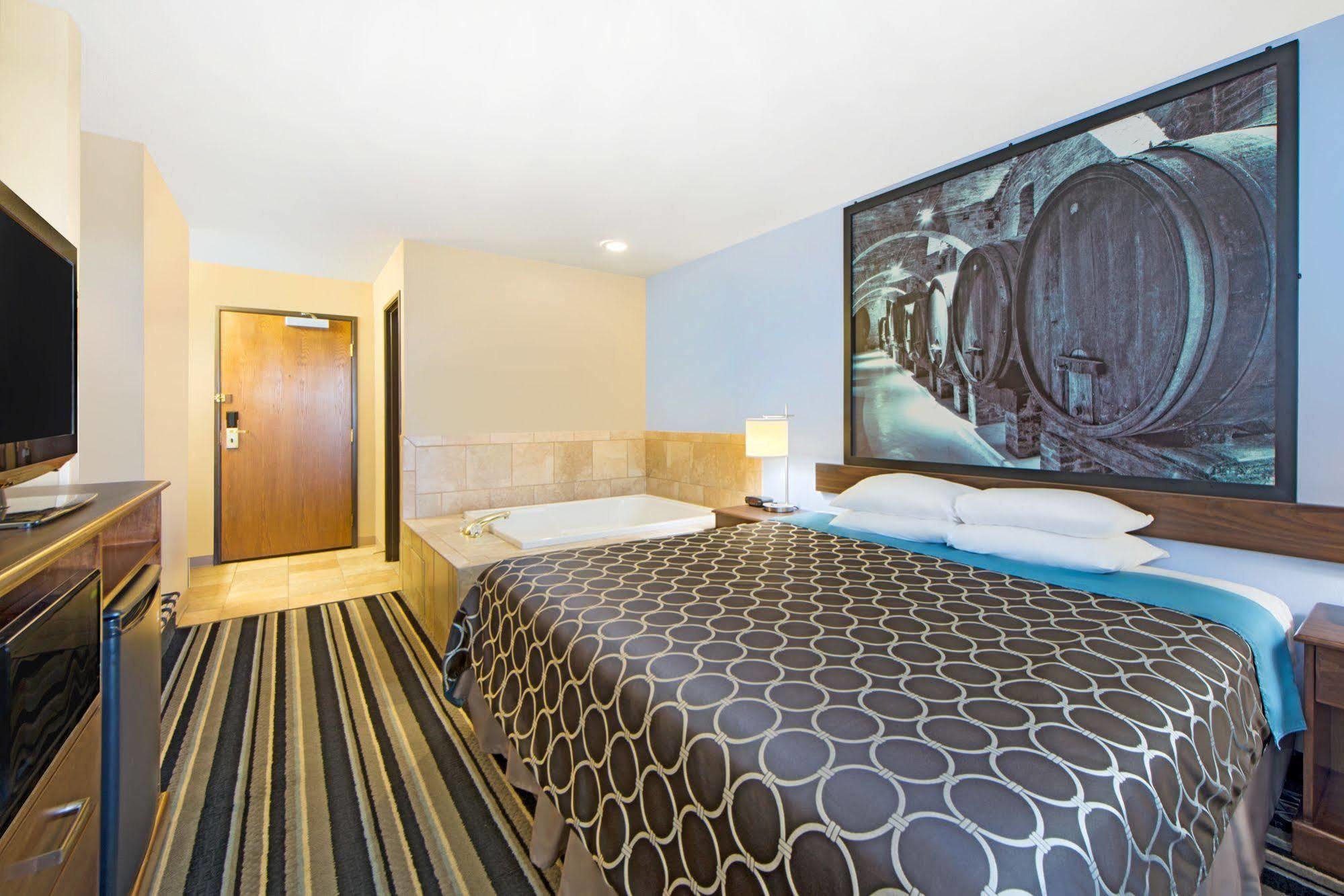 Super 8 By Wyndham Hotel 2*